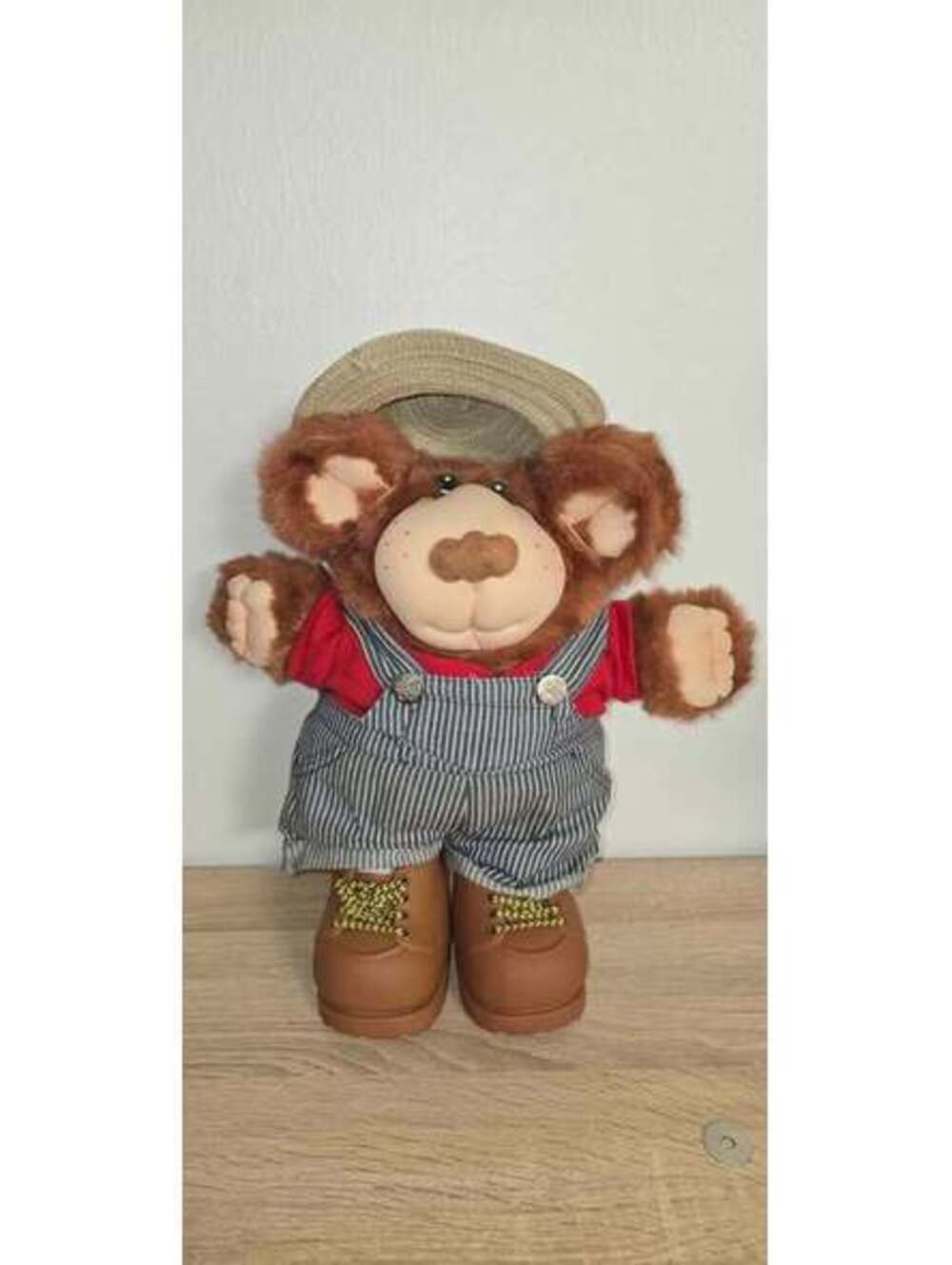 Vintage 1986 FURSKINS BEAR DUDLEY General Store Manager Xavier Roberts Coleco